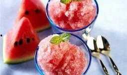 没有冰淇淋的夏天吃瓜,瓜果飘香，尽享清凉时光