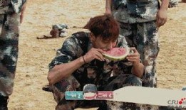 流弹击毙吃瓜男子