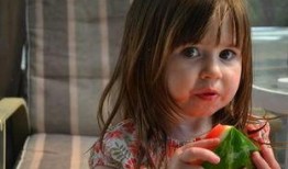 吃瓜少女摄影人像,吃瓜少女的摄影人像艺术之旅