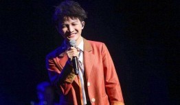 周深吃情侣瓜,揭秘明星情侣甜蜜瞬间