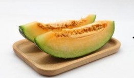 吃哈密瓜可以吃韭菜吗