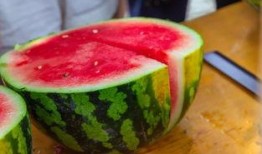 大学封校吃瓜,大学封校期间的校园吃瓜大揭秘