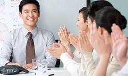 职场吃瓜老板,老板的“吃瓜”真相与职场生存法则