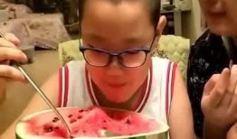 男朋友吃西瓜吃瓜心,揭秘男友的独特饮食习惯