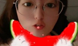 女孩另类吃瓜,女孩另类吃瓜，创意美食新风尚