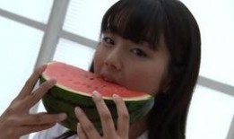 少女吃瓜,揭秘校园里的甜蜜秘密