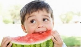 吃瓜嗓子变沙哑,揭秘夏日消暑美食背后的健康隐患