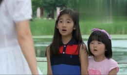 潍坊美女吃瓜,夏日风情尽展无遗