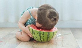 宝宝吃瓜的正确吃法,轻松掌握五步健康吃法
