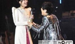 江南林俊杰吃瓜求婚,甜蜜瓜果见证爱情时刻