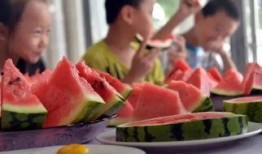 梅山吃瓜节,夏日狂欢，瓜果飘香的传统盛宴
