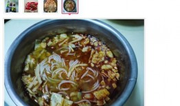 瓜妈在瓜爸车上吃螺蛳粉,甜蜜家庭温馨瞬间